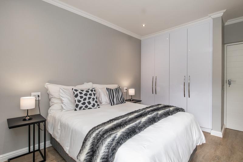 5 Bedroom Property for Sale in Constantia Western Cape